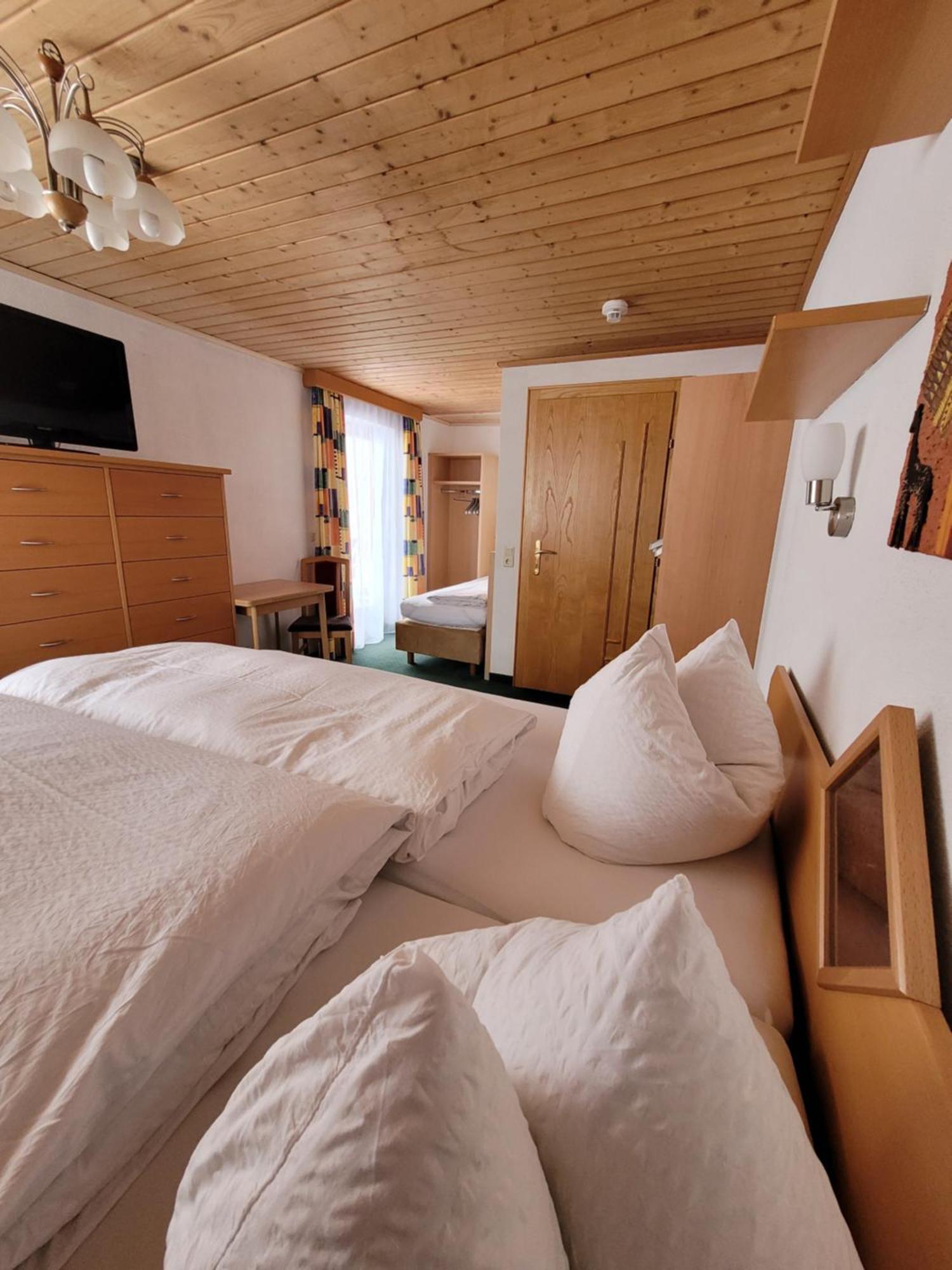 Pension Lenz Ischgl Zimmer foto